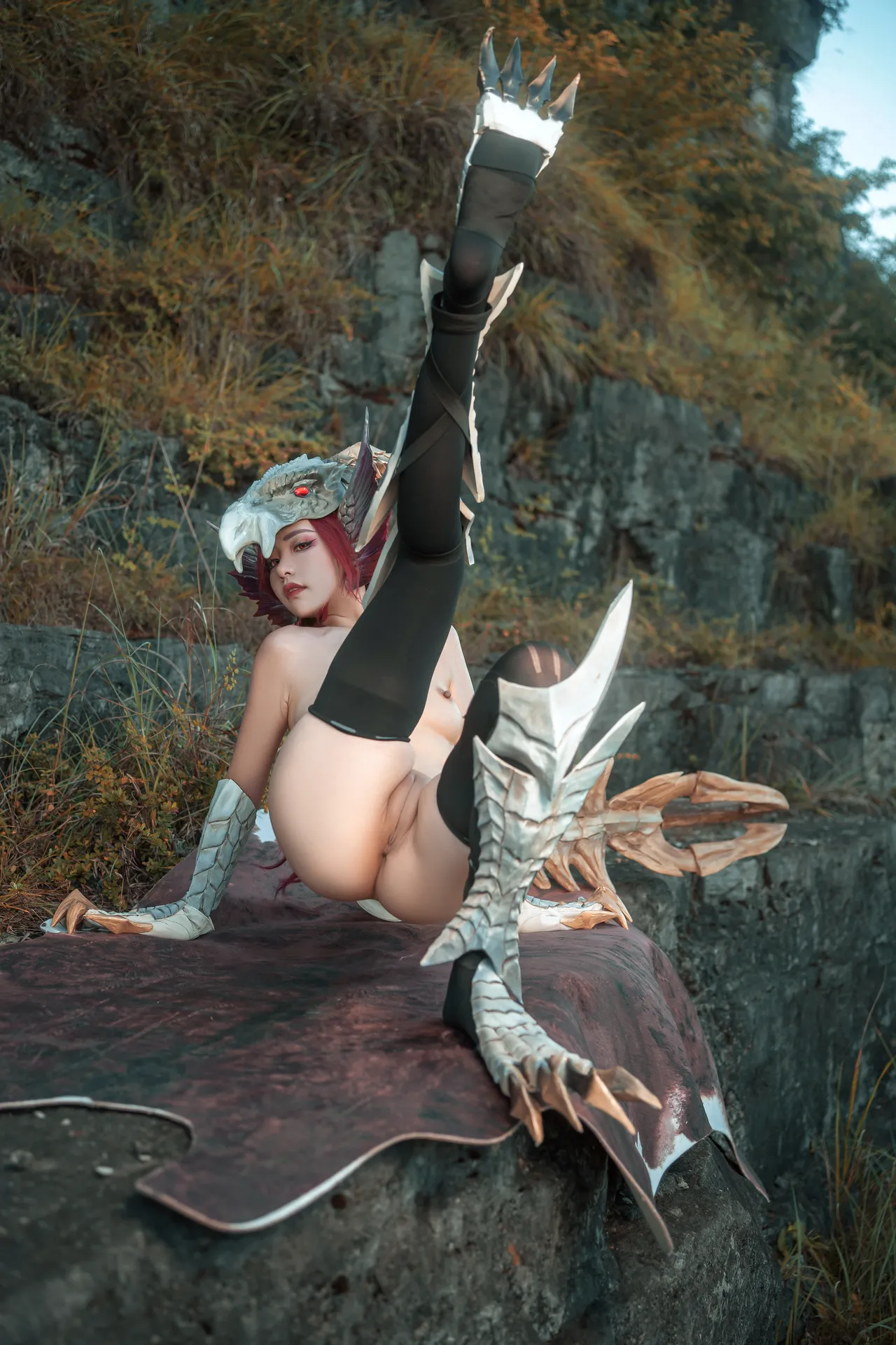 Nekokoyoshi (爆机少女喵小吉) cosplay Dawn Jue Silver Dragon - Monster Hunter Rise-erohere27.webp